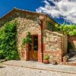 summer-cottage-agriturismo-in-tuscany-italy.jpg